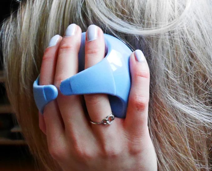 Hoe gebruik je een scalp brush?